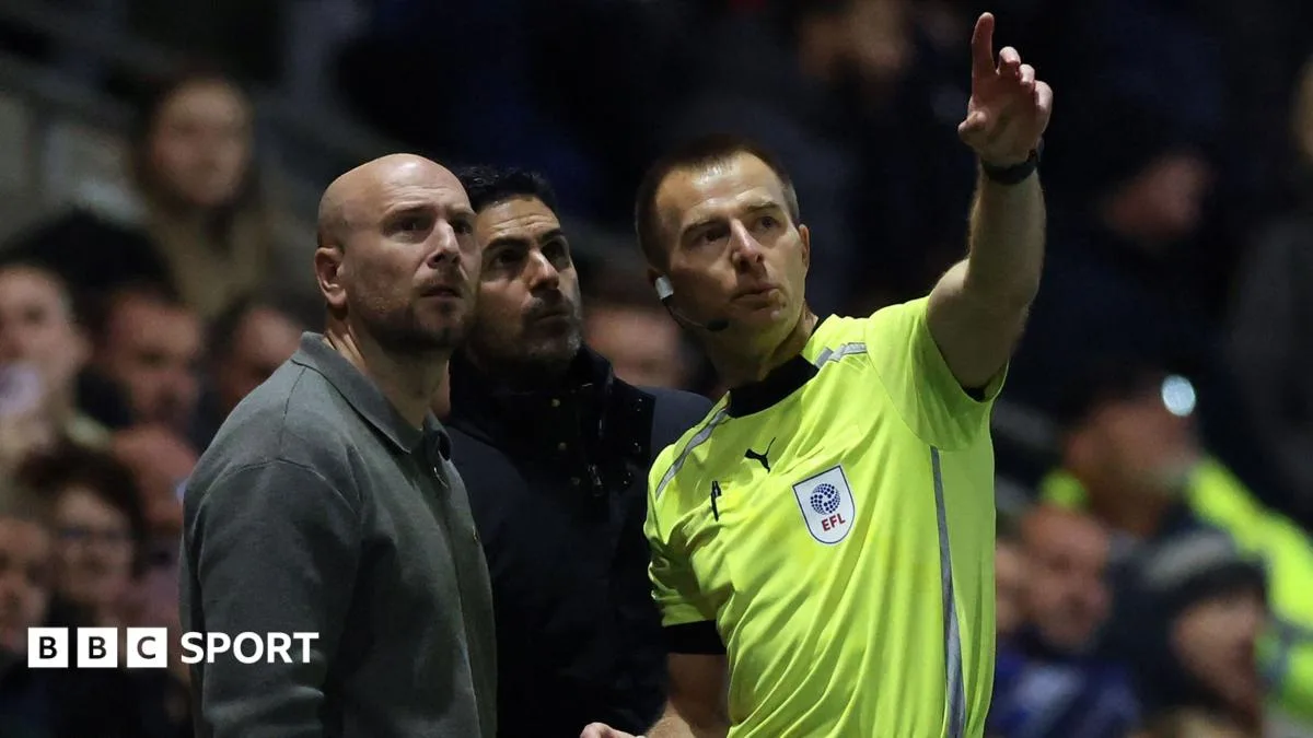 Fleetwood-Arsenal halted for eight minutes because of drone