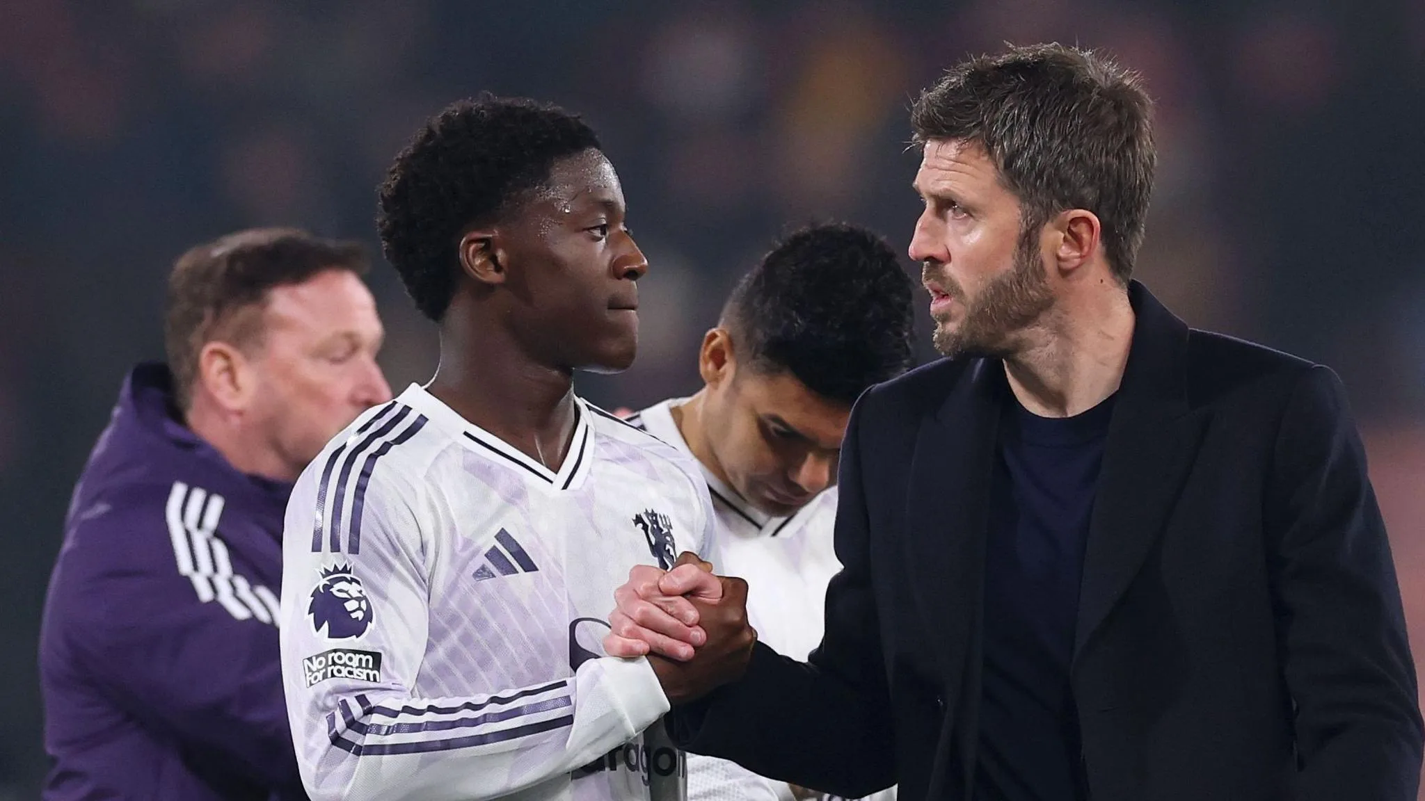 Michael Carrick, manager of Manchester United, shakes hands with Kobbie Mainoo after the Premier League match between Bournemouth and Manchester United at Vitality Stadium on March 20, 2026