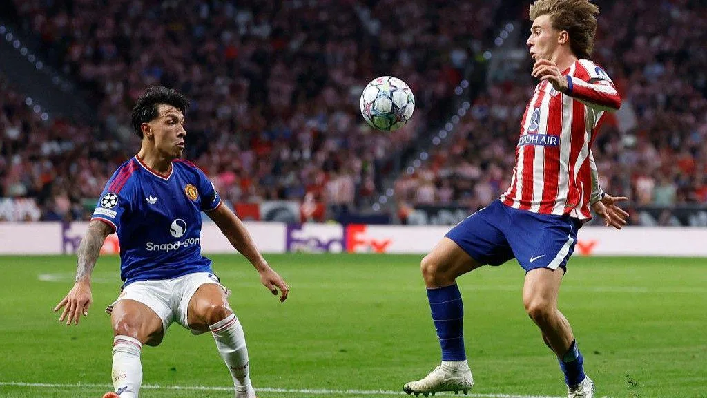 Manchester United defender Lisandro Martinez in action against Atletico Madrid