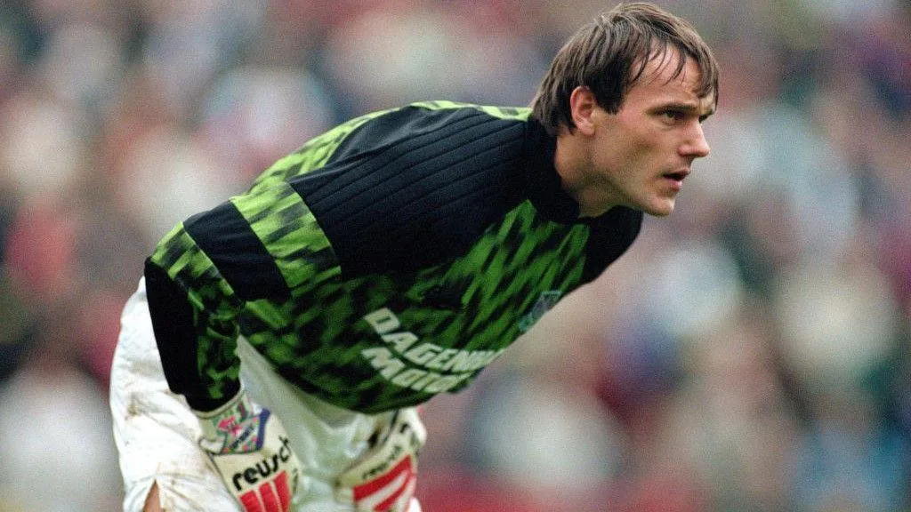 Ludek Miklosko in goal for West Ham