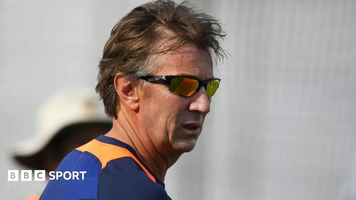 South African Simons to join England Test set-up