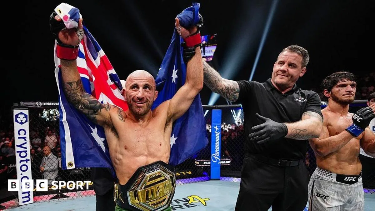 Volkanovski stops Evloev for record ninth title win