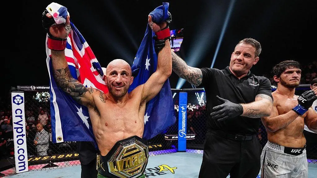 Alexander Volkanovski celebrates winning at UFC 333
