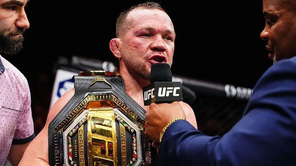 Petr Yan collects his UFC belt