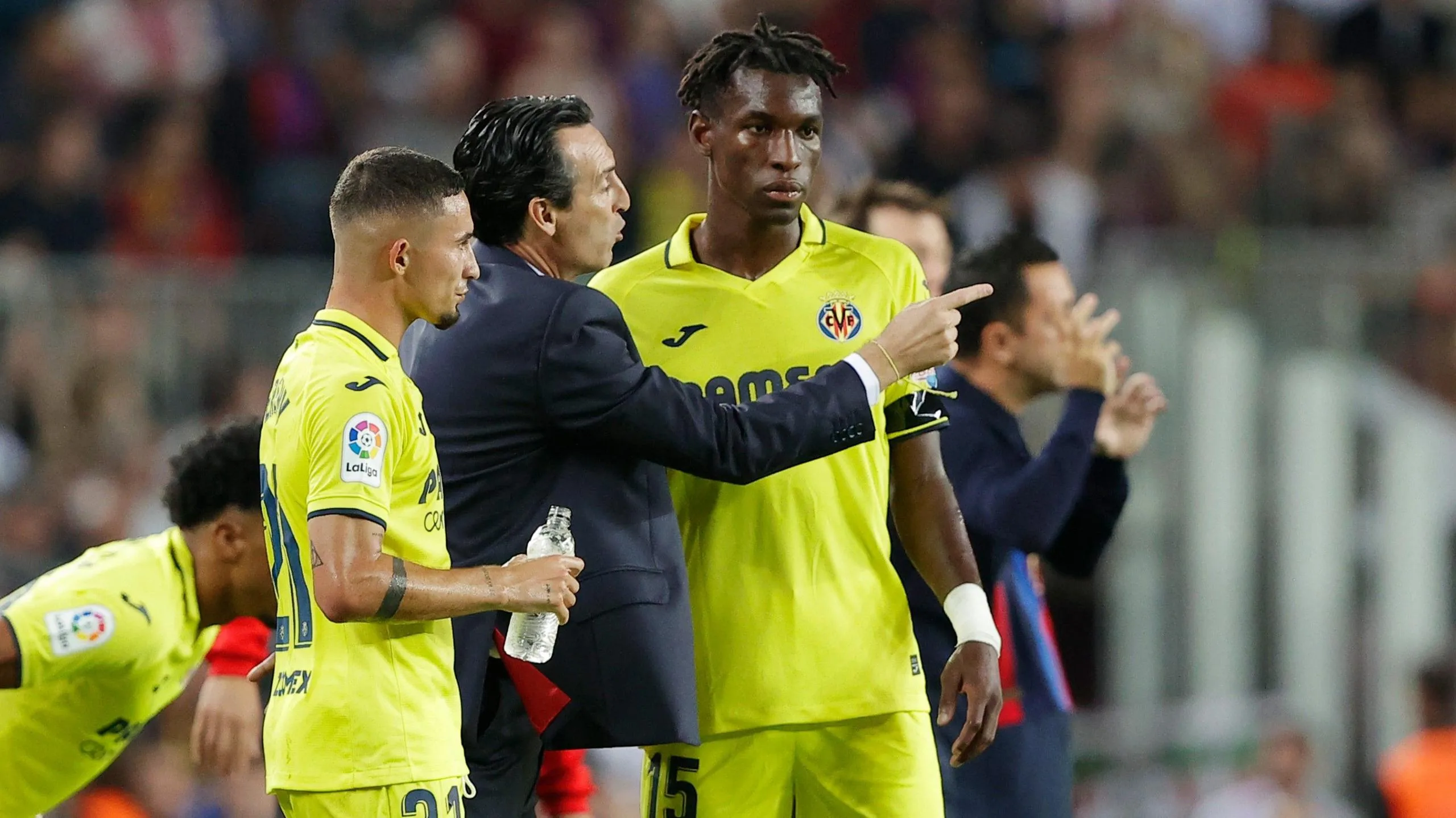 Unai Emery speaks to Nicolas Jackson during their time together at Villarreal