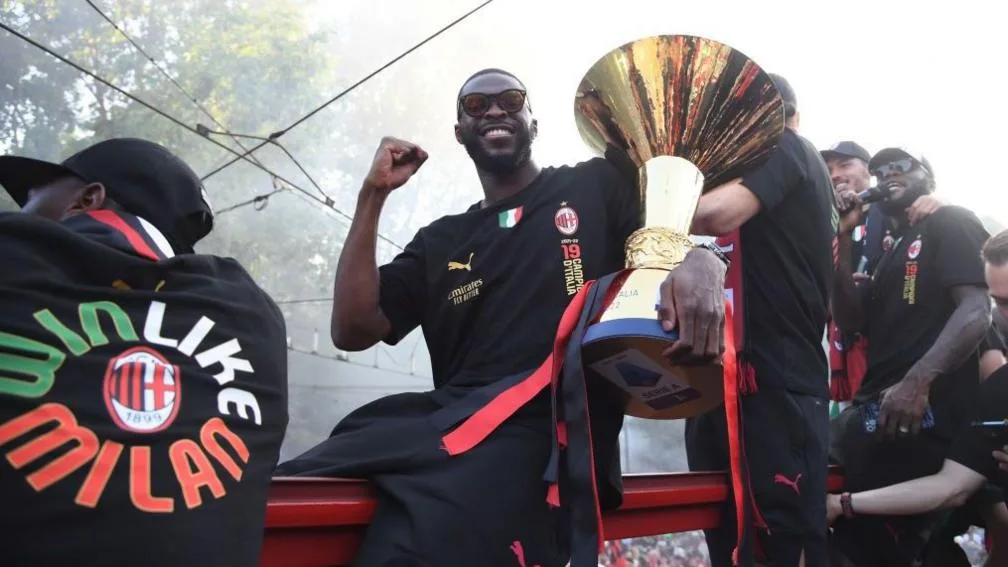 Fikayo Tomori celebrates
