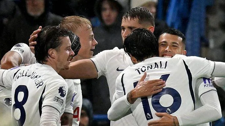 Tottenham players celebrate beating Tottenham
