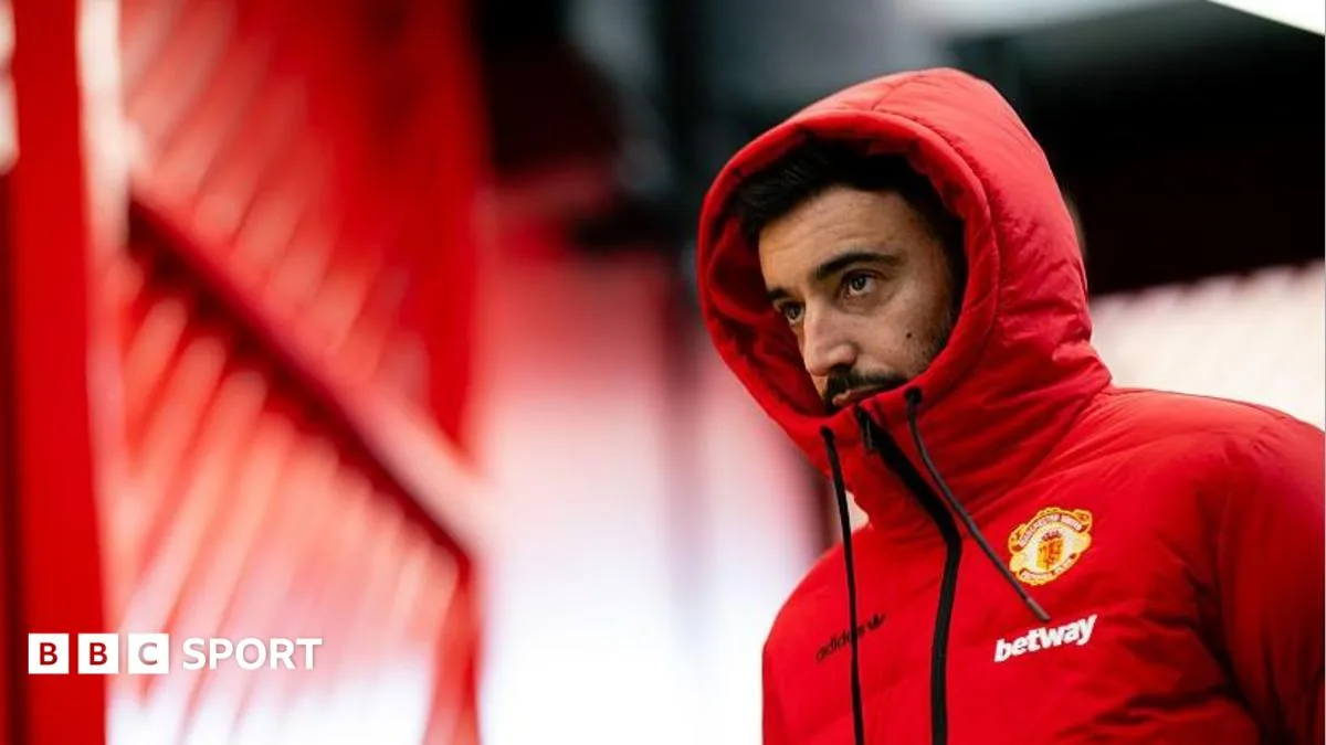 Fernandes dropped to Man Utd bench - was Carrick right?
