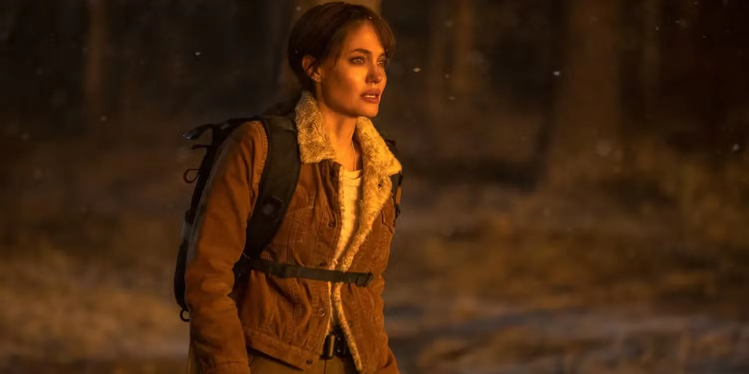 Hannah (Angelina Jolie) in a forest fire in 'Those Who Wish Me Dead'