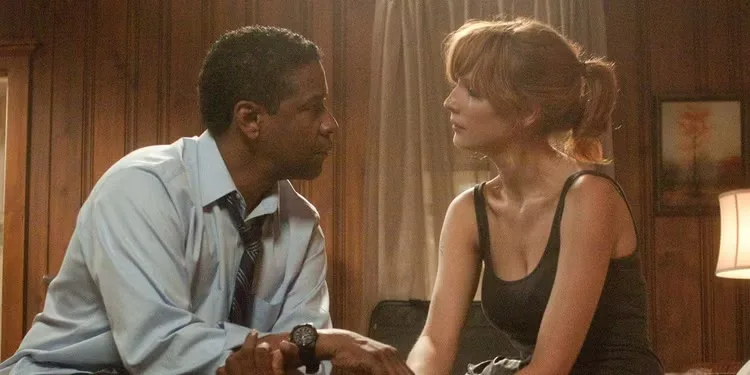 Flight - Denzel Washington talking to Kelly Reilly
