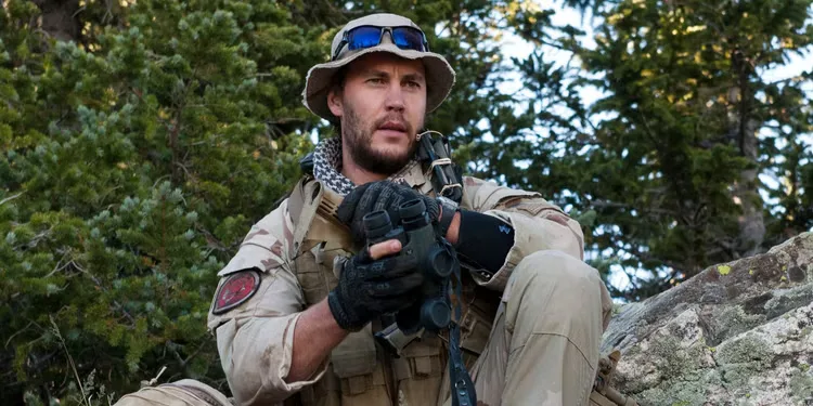 Taylor Kitsch as Michael Murphy with binoculars in Lone Survivor