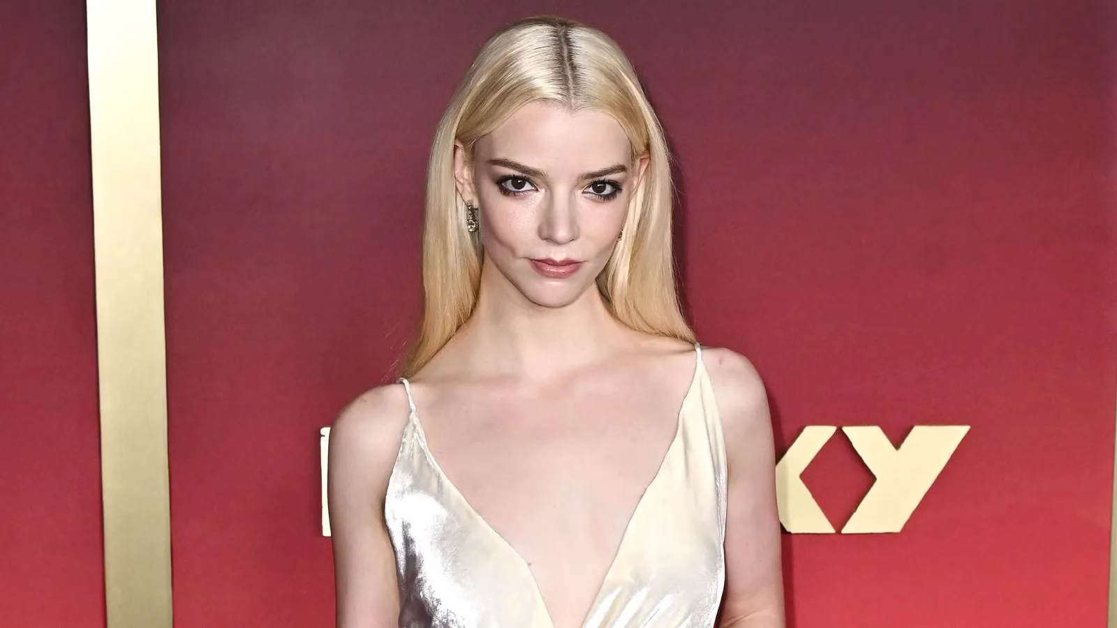 Anya Taylor-Joy's New 'White Lotus' Replacement Officially Hits Netflix Next Week