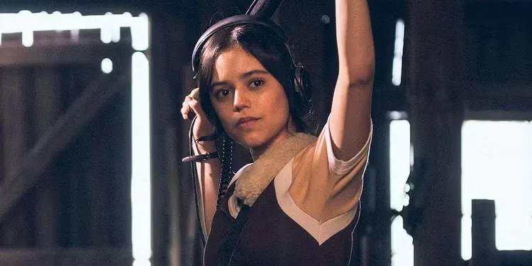 Jenna Ortega as Lorriane holding a boom mic in 'X'