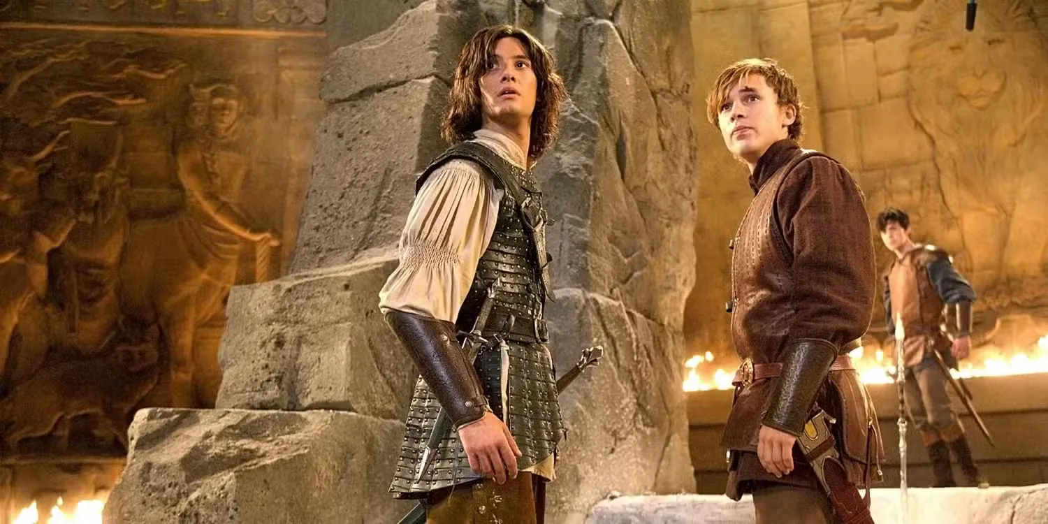 Ben Barnes as Caspian and William Moseley as Peter in an underground temple with fire in The Chronicles of Narnia: Prince Caspian.