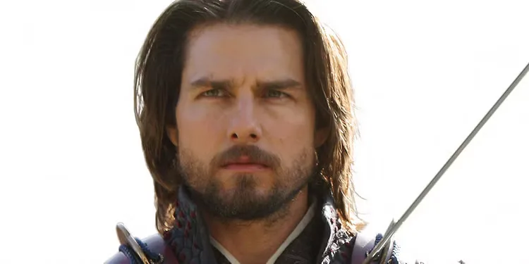 Close-up of Tom Cruise holding a sword in 'The Last Samurai.' 