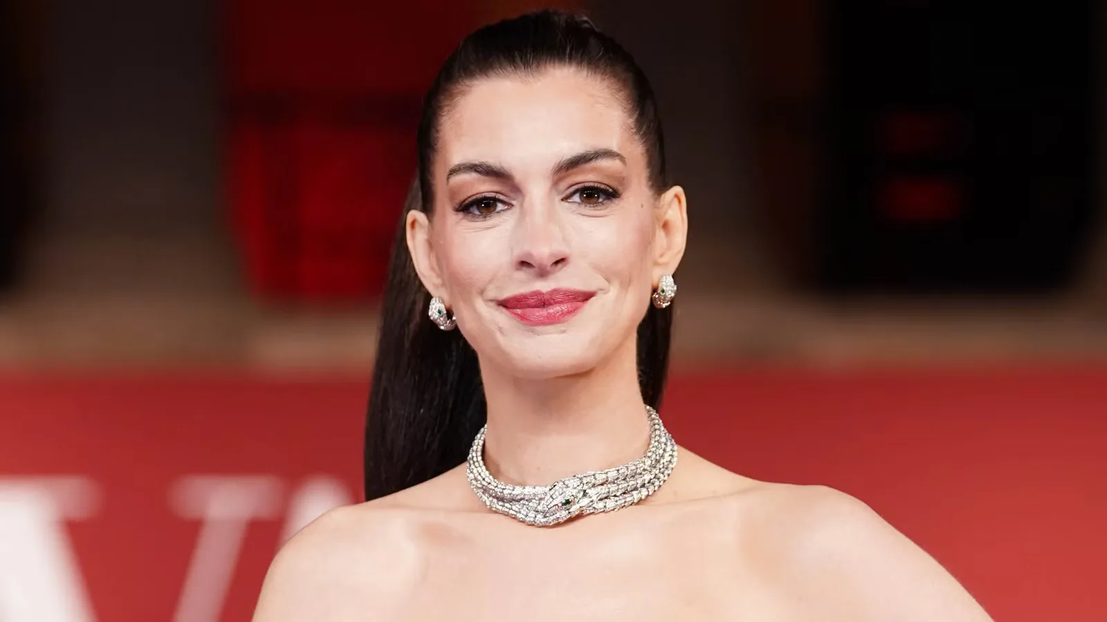 Anne Hathaway's $1B Franchise Officially Returns to Streaming Charts