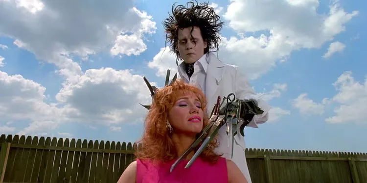 Edward cutting Joyce's hair in Edward Scissorhands