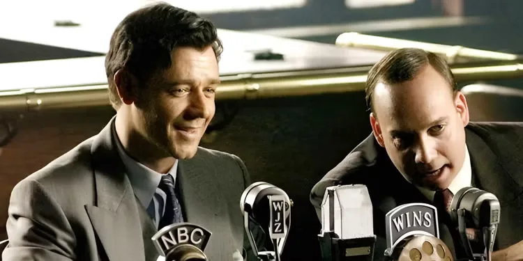 Jim Braddock (Russell Crowe) cracking a joke at a press conference alongside Paul Giamatti's Joe Gould in Cinderella Man.