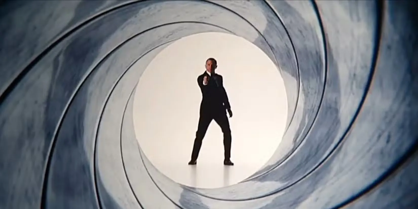 Daniel Craig as James Bond in No Time to Die (2021) in the gun barrel intro sequence.