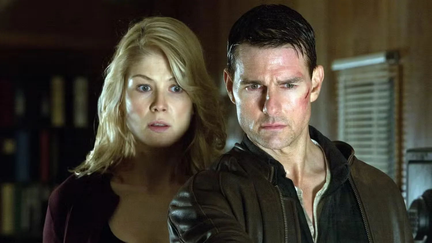 JACK REACHER, from left: Rosamund Pike, Tom Cruise, 2012. ph: Karen Ballard/©Paramount Pictures/courtesy Everett Collection