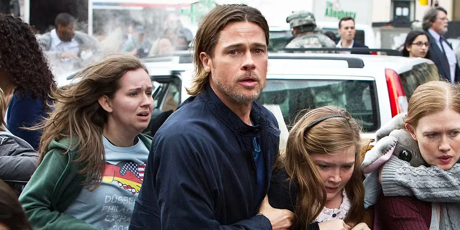 Gerry and his family in a crowded street in World War Z.
