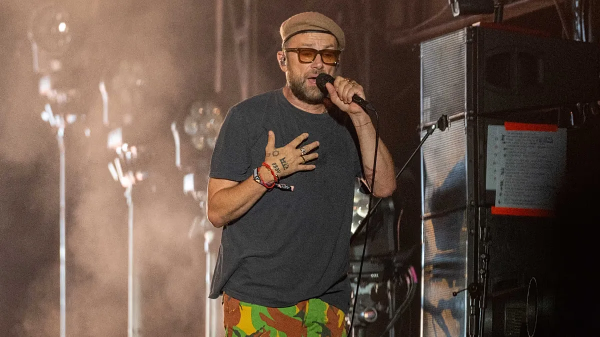 Damon Albarn holds up Palestinian flag as Gorillaz kick off US tour: “Don’t ever be neutral” 