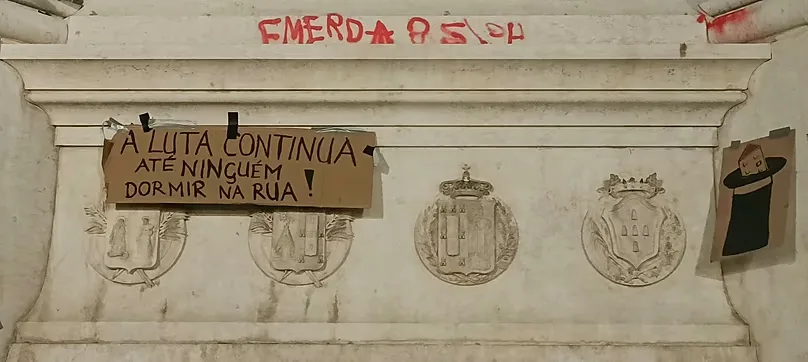 A banner placed on the statue of D. Pedro IV, in Rossio Square, reads, in Portuguese, 'The fight goes on until nobody sleeps on the streets'. Lisbon, 24.10.2026
