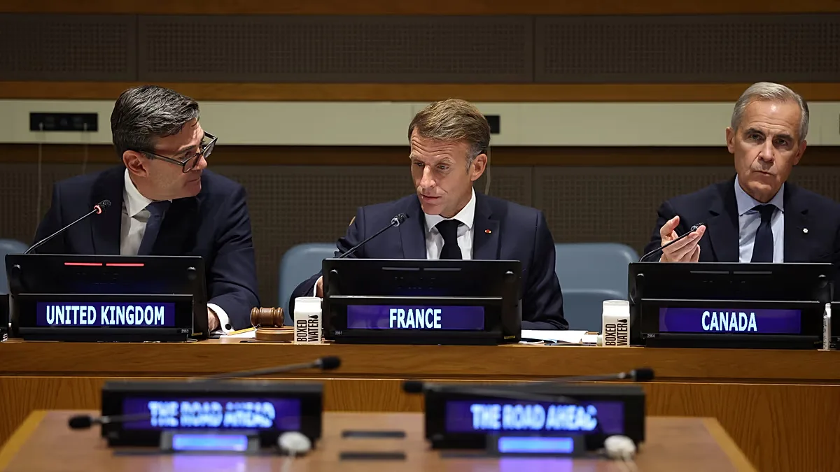 From left, From left, British Prime Minister Andy Burnham, French President Emmanuel Macron and Canadian Prime Minister Mark Carney.