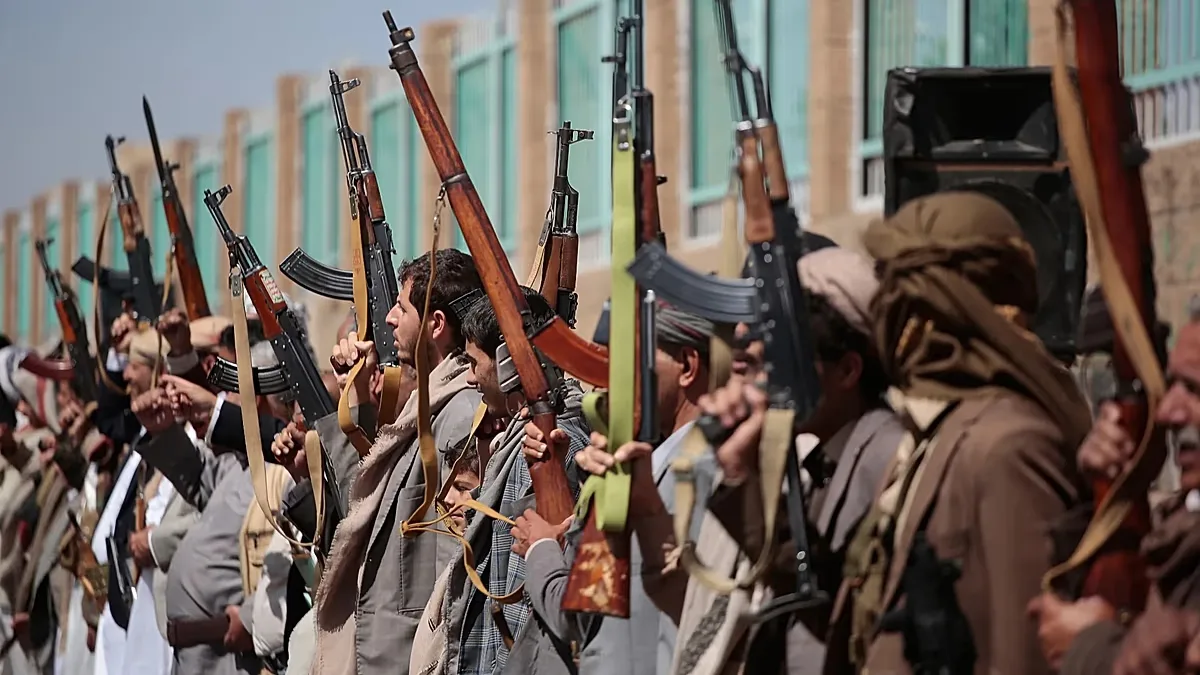 FILE: Houthi supporters carry their rifles while attending an armed tribal rally in Sana'a, 7 October 2026