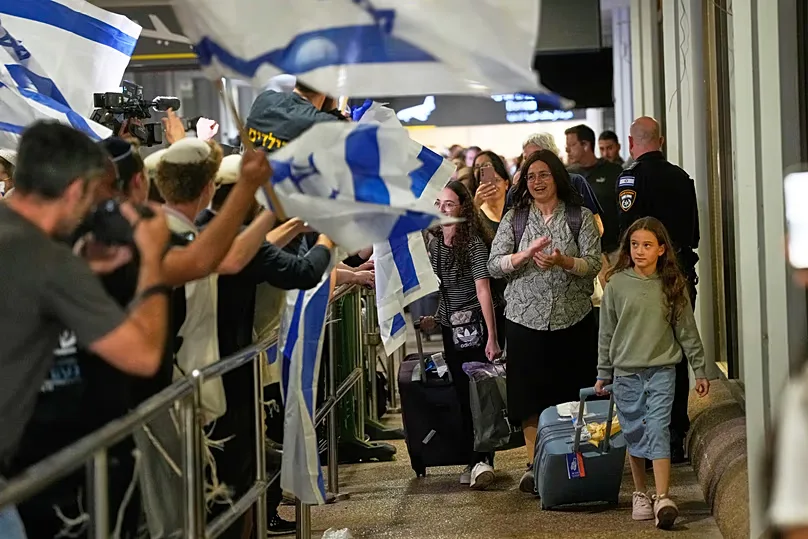 Israeli passengers who had been aboard a flydubai aircraft are welcomed at the arrivals gate at Ben Gurion International Airport, 30 September, 2026
