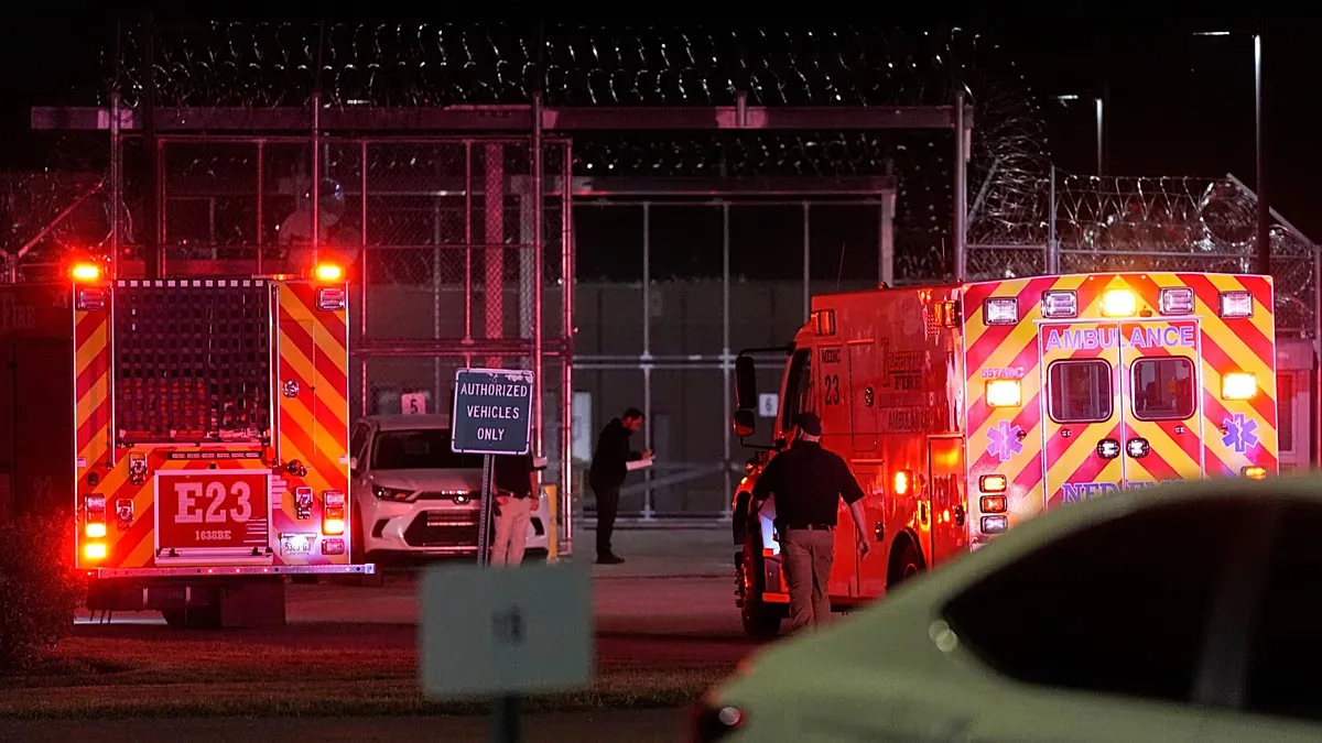 Emergency vehicles arrive at Riverbend Maximum Security Institution after the execution of Christa Pike was halted, 30 September, 2026