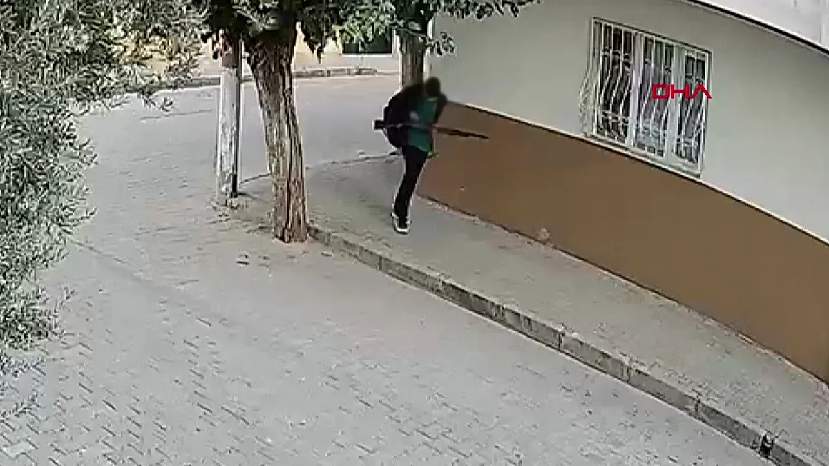 Footage of the armed attacker in Manisa