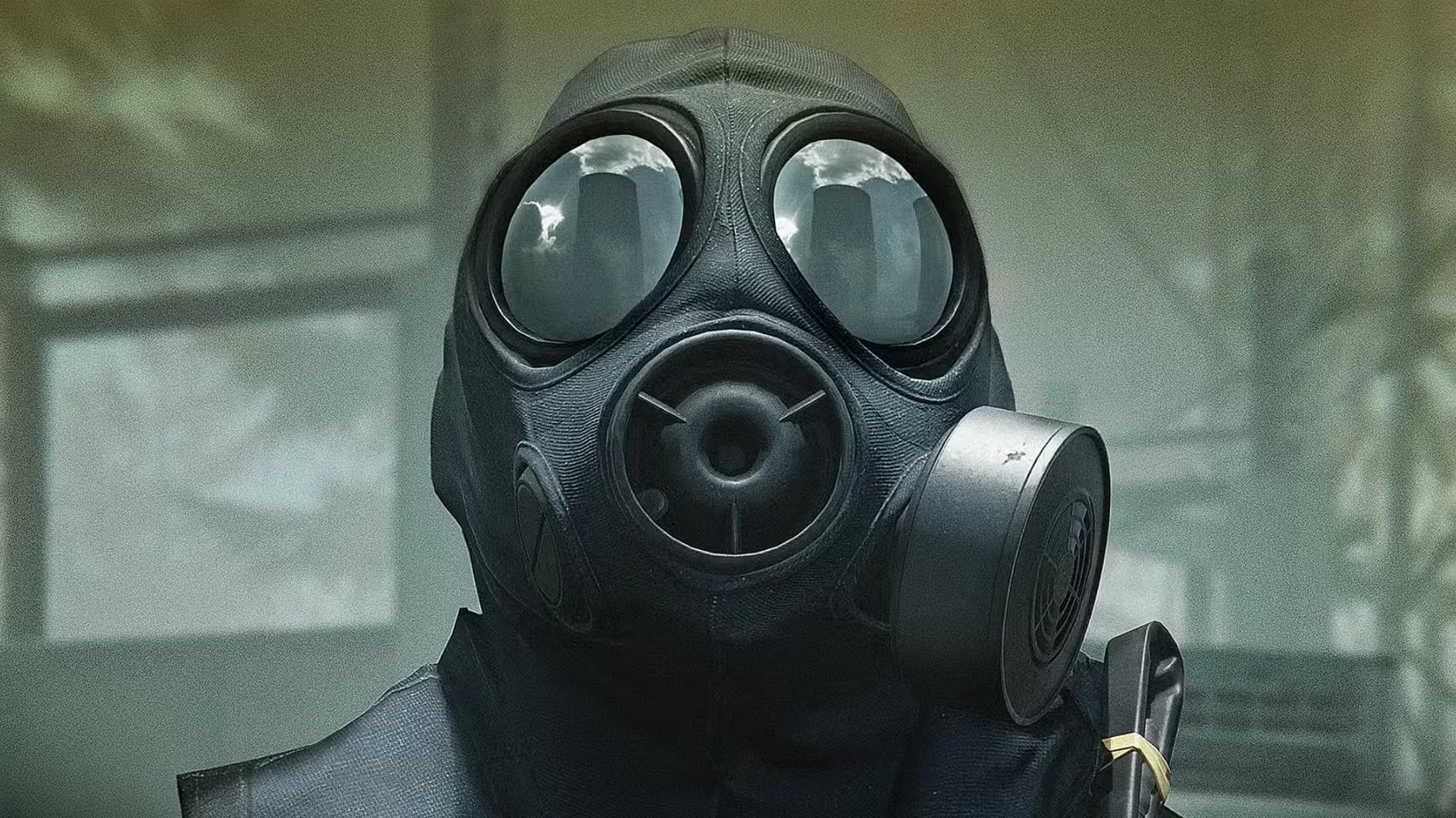 A soldier with a gas mask looking up in DMZ in Modern Warfare 4.